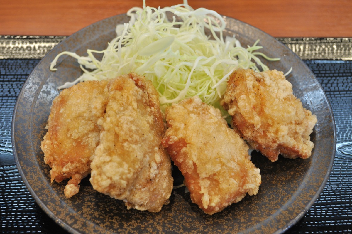 唐揚げ:裹粉外衣,不规则薄壳
