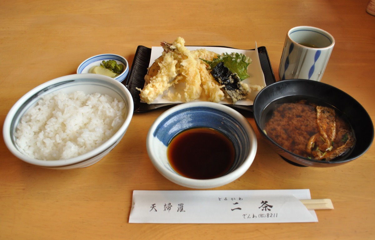 天ぷら:面糊外衣,轻薄、蓬松